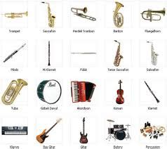 orkestralarda en arkada genellikle hangi tür enstrümanlar yer alır